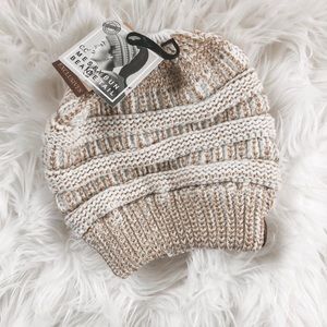 ⭐️ *BRAND NEW* CC PONY TAIL BEANIE